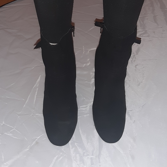 Nine west suede 4" heel black ankle booties boots - Picture 8 of 8